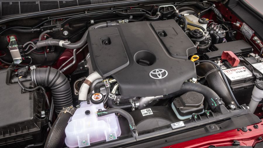 Motor del Toyota Land Cruiser FJ 2026 - Vista detallada de la mecánica